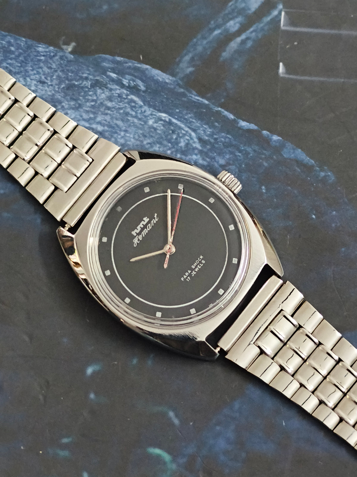 HMT Hemant Hand-wound Vintage Watch a Black Dial