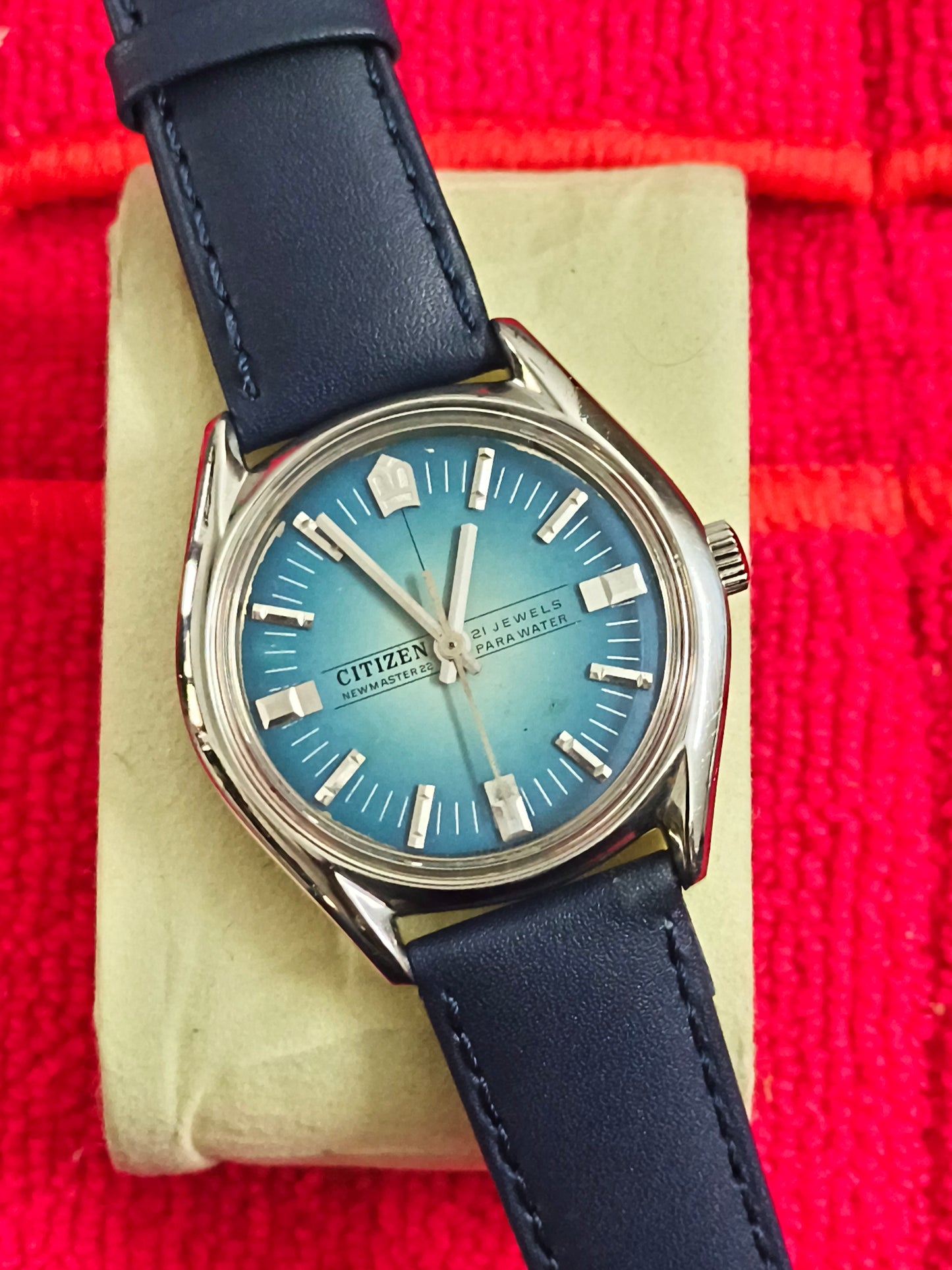 Citizen Vintage New Master 22 Hand-wound Watch with a Blue Gradient Dial