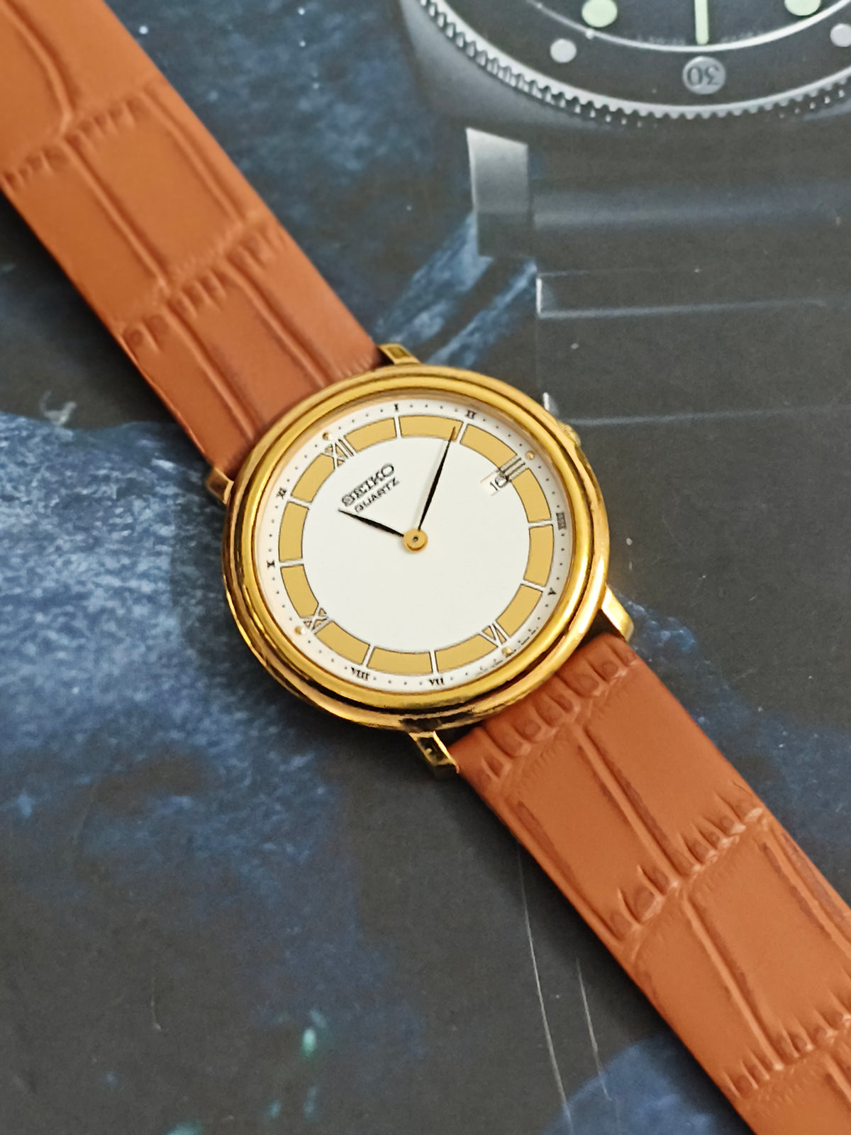 Seiko Quartz Ultra-thin Golden Watch with a Dual-tone Dial
