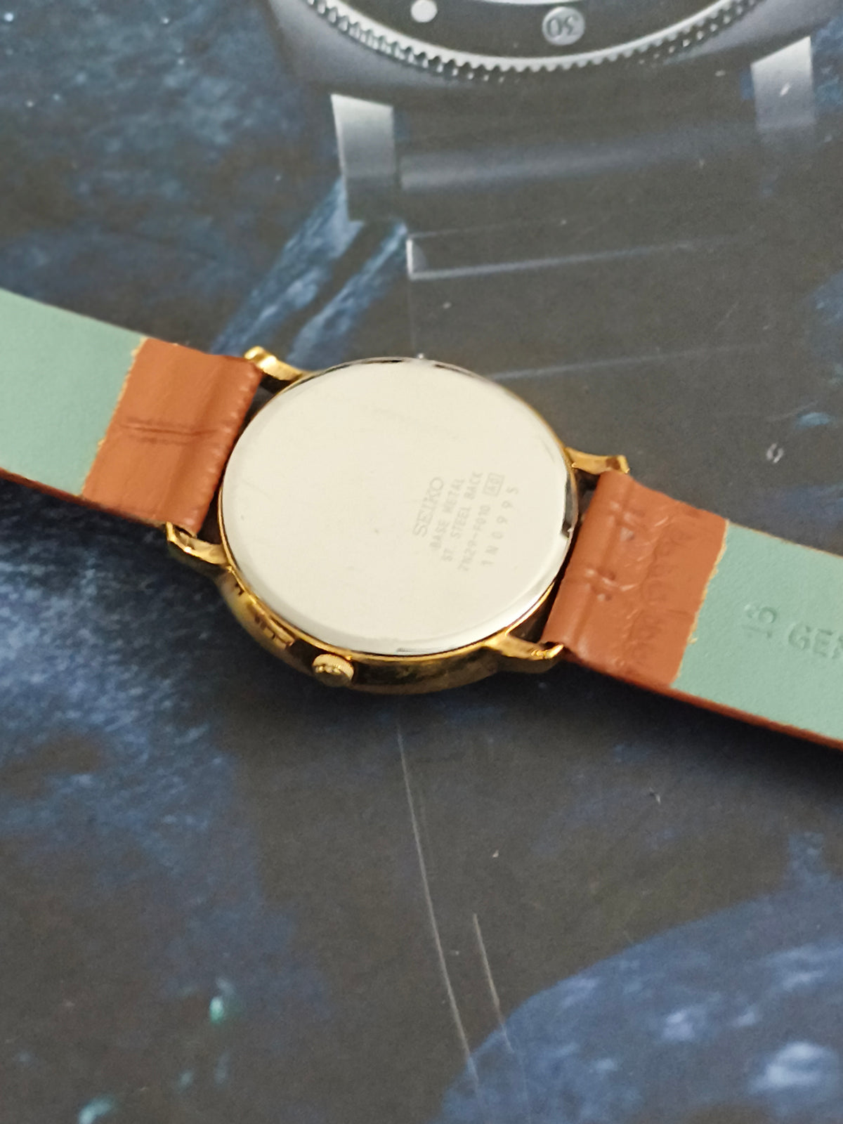Seiko Quartz Ultra-thin Golden Watch with a Dual-tone Dial