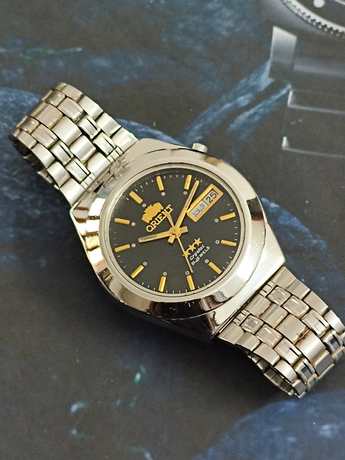 Orient "Crystal" Neo-Vintage Automatic Day Date Watch with a Black Dial and Golden Details