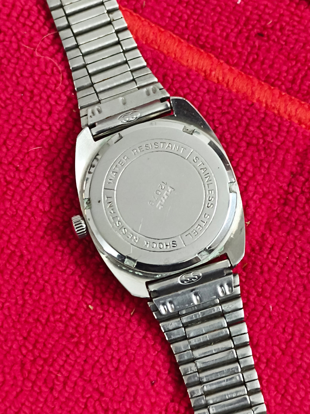 HMT Vijay Hand-wound Vintage Watch with a Black Crosshair Design Dial