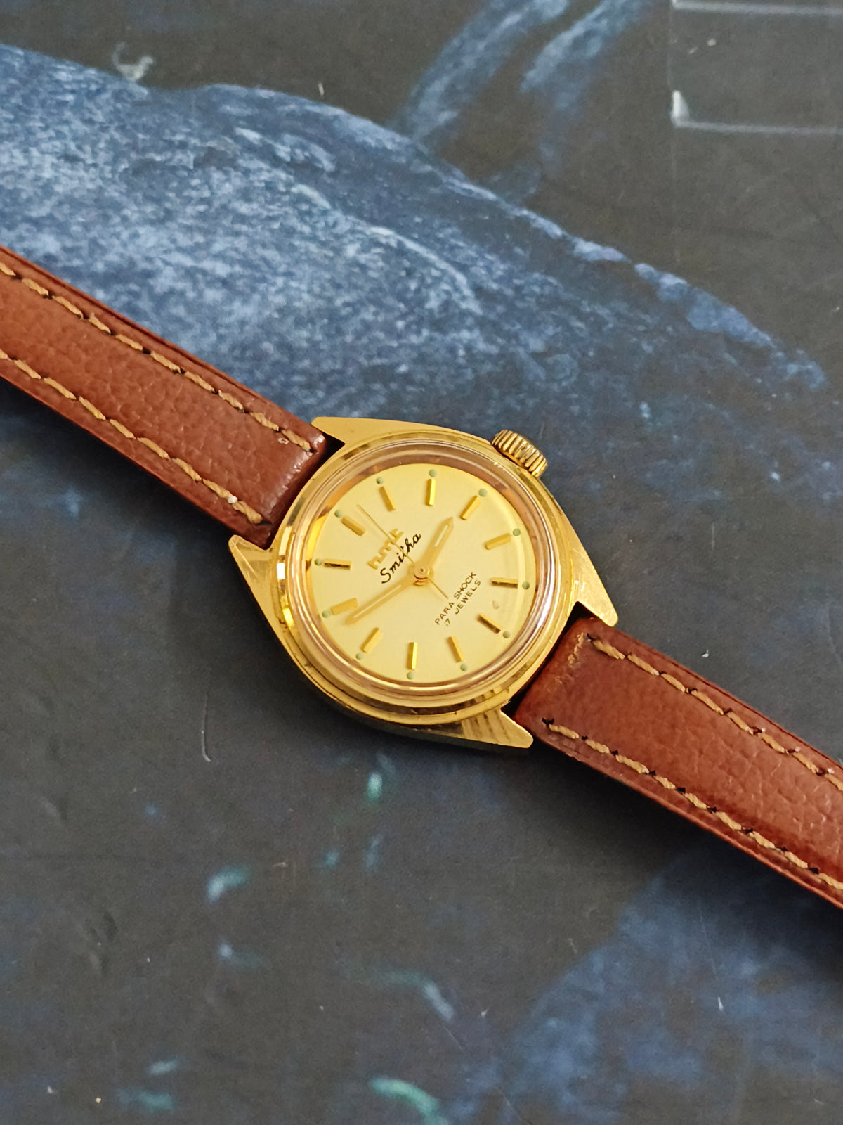 HMT Smitha Hand-wound Lady’s Vintage Watch a Gold-toned Dial