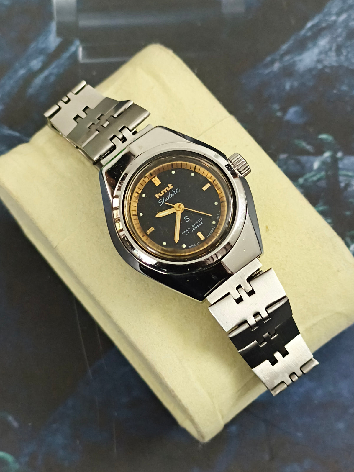 HMT Shobha Hand-wound Ladies' Watch with a Black Dial