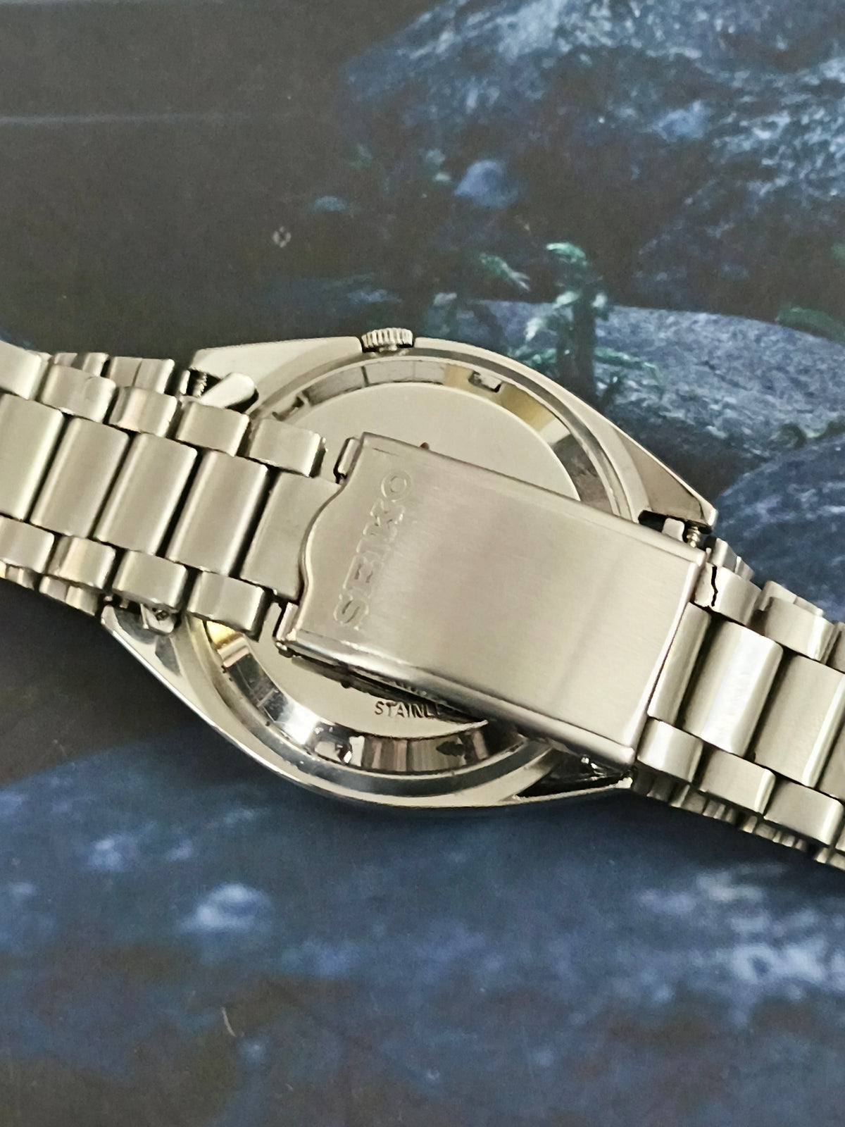 Seiko 5 Automatic Day Date Vintage Watch with a Blue Vertically Brushed Dial