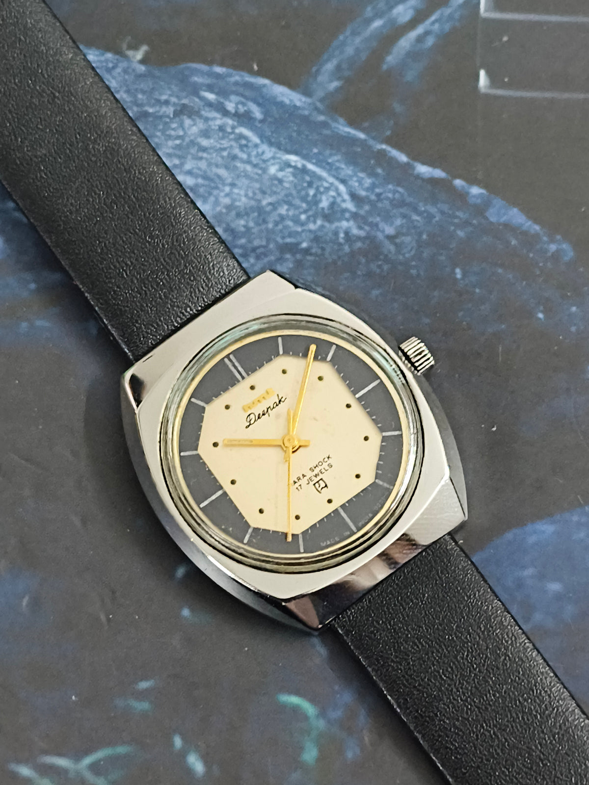 HMT Deepak Hand-wound Vintage Watch with a Dual-tone Dial