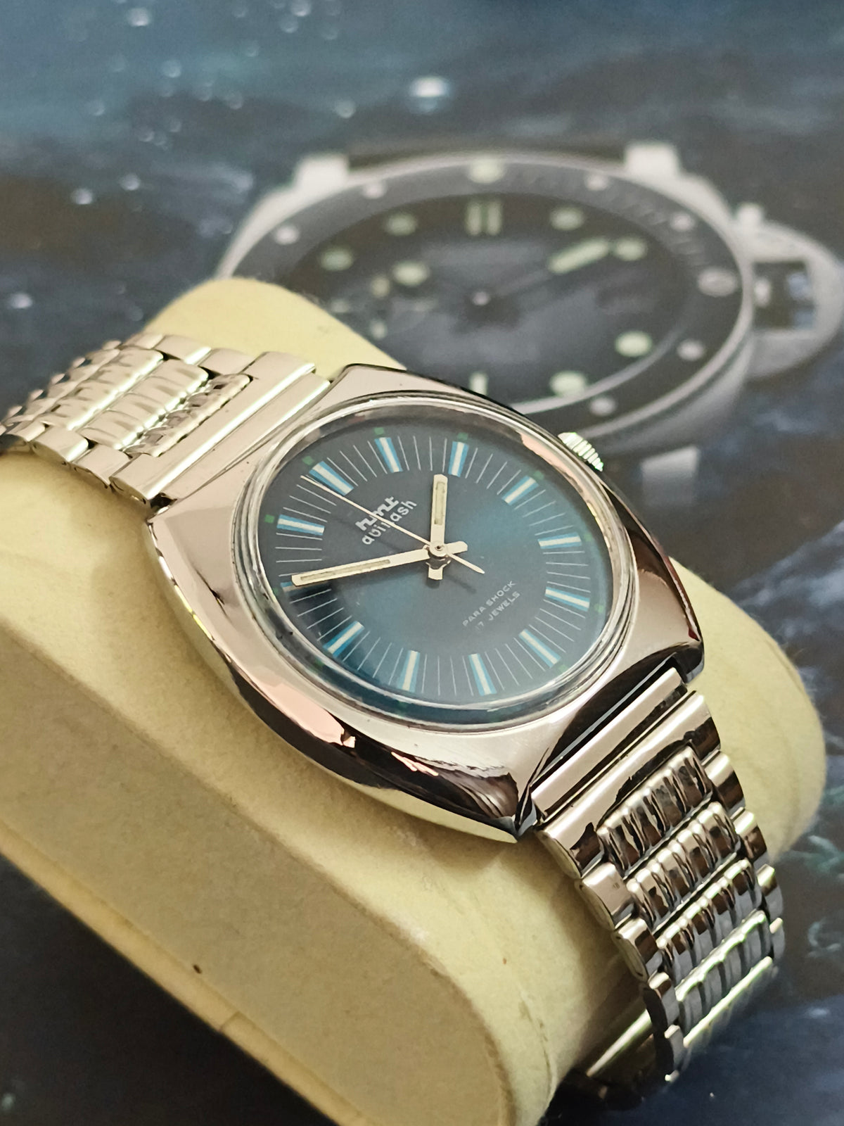 HMT Avinash Hand-wound Vintage Watch a Blue Dial and White Indices