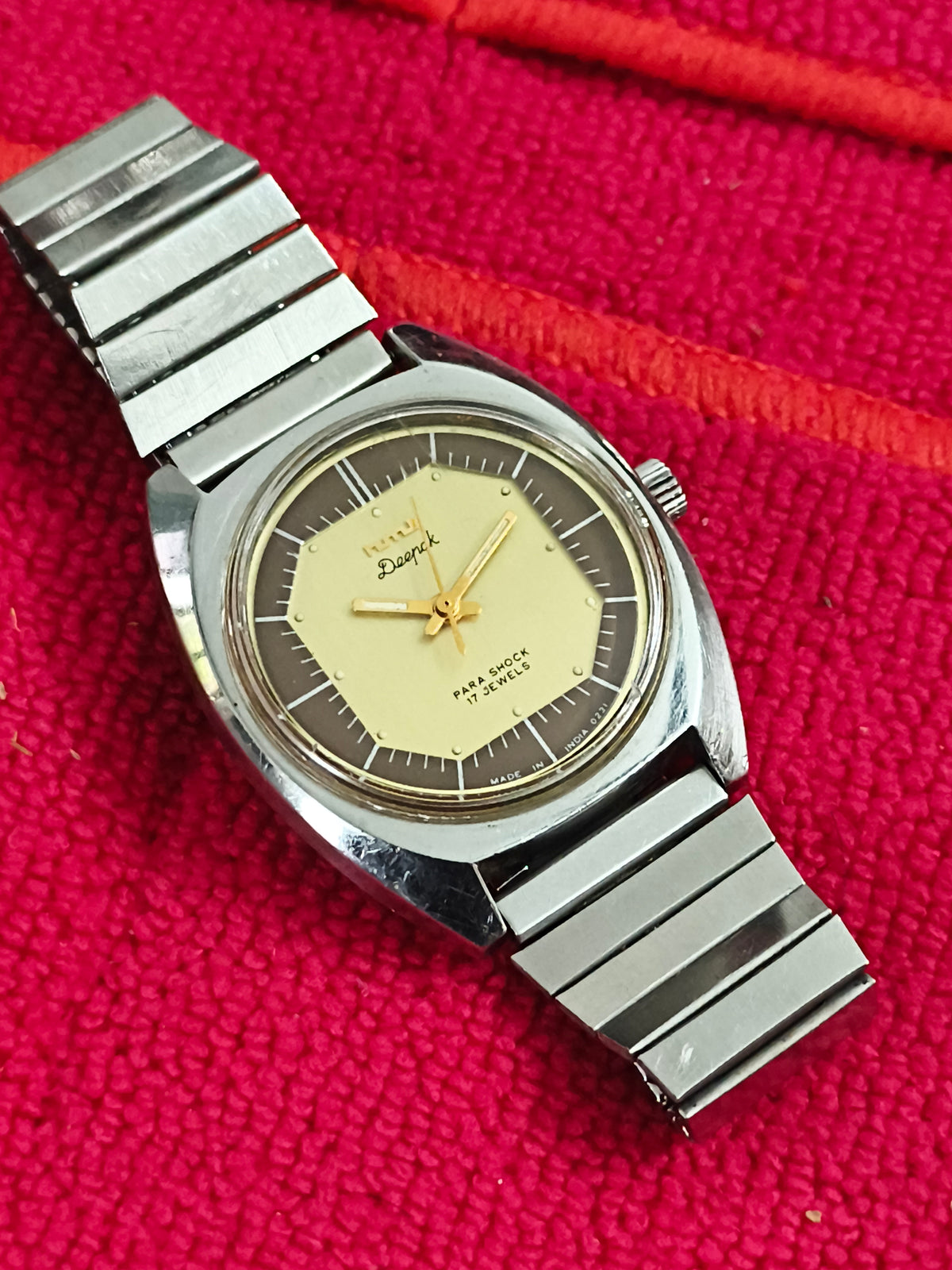 HMT Deepak Hand-wound Vintage Watch with a Dual Tone Dial (gold & brown)