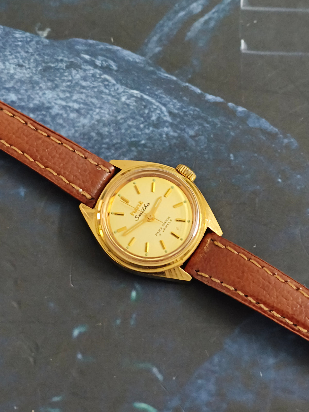 HMT Smitha Hand-wound Lady’s Vintage Watch a Gold-toned Dial