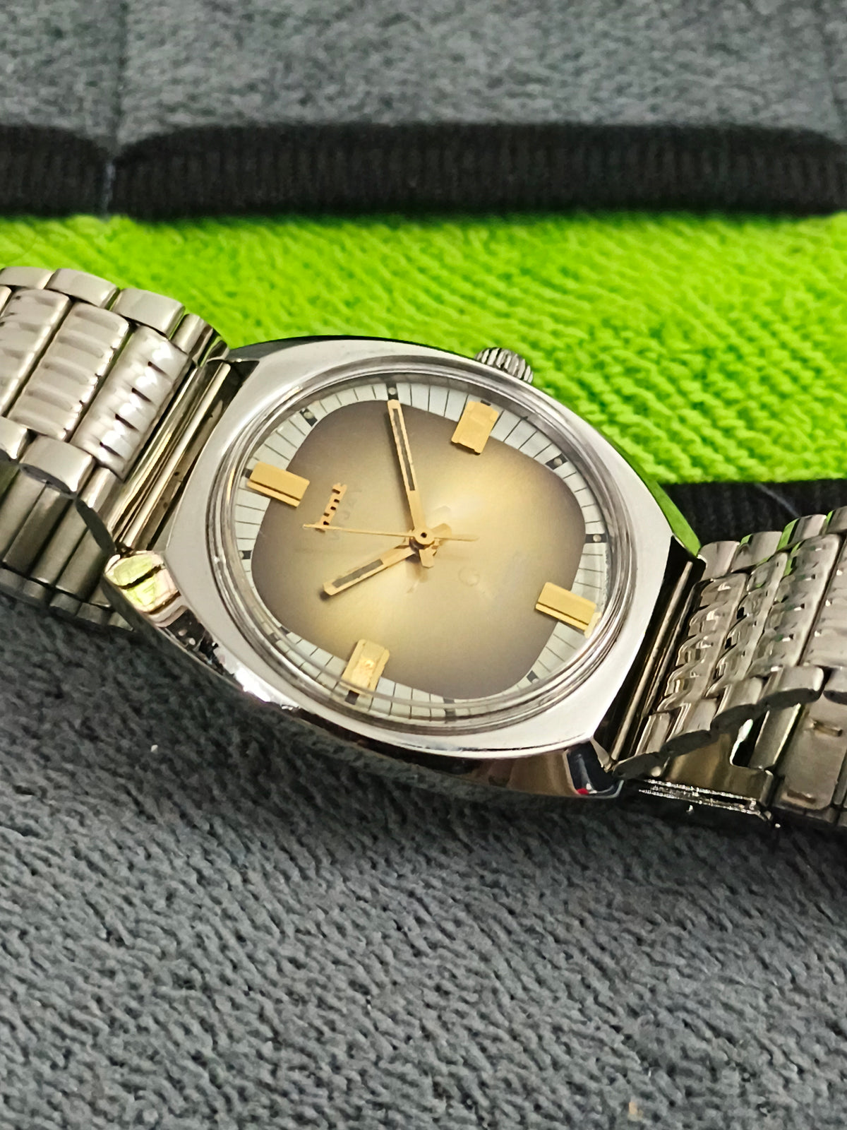 HMT Vijay Hand-wound Vintage Watch with a Gold to Brown Gradient Dial