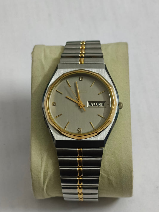 Rado Quartz Day-date Dual Tone Watch with a Grey Dial