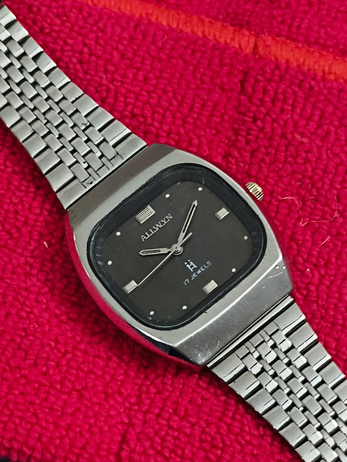 Allwyn Hand-wound Mechanical Vintage Watch with a Vertical Stripes Dial