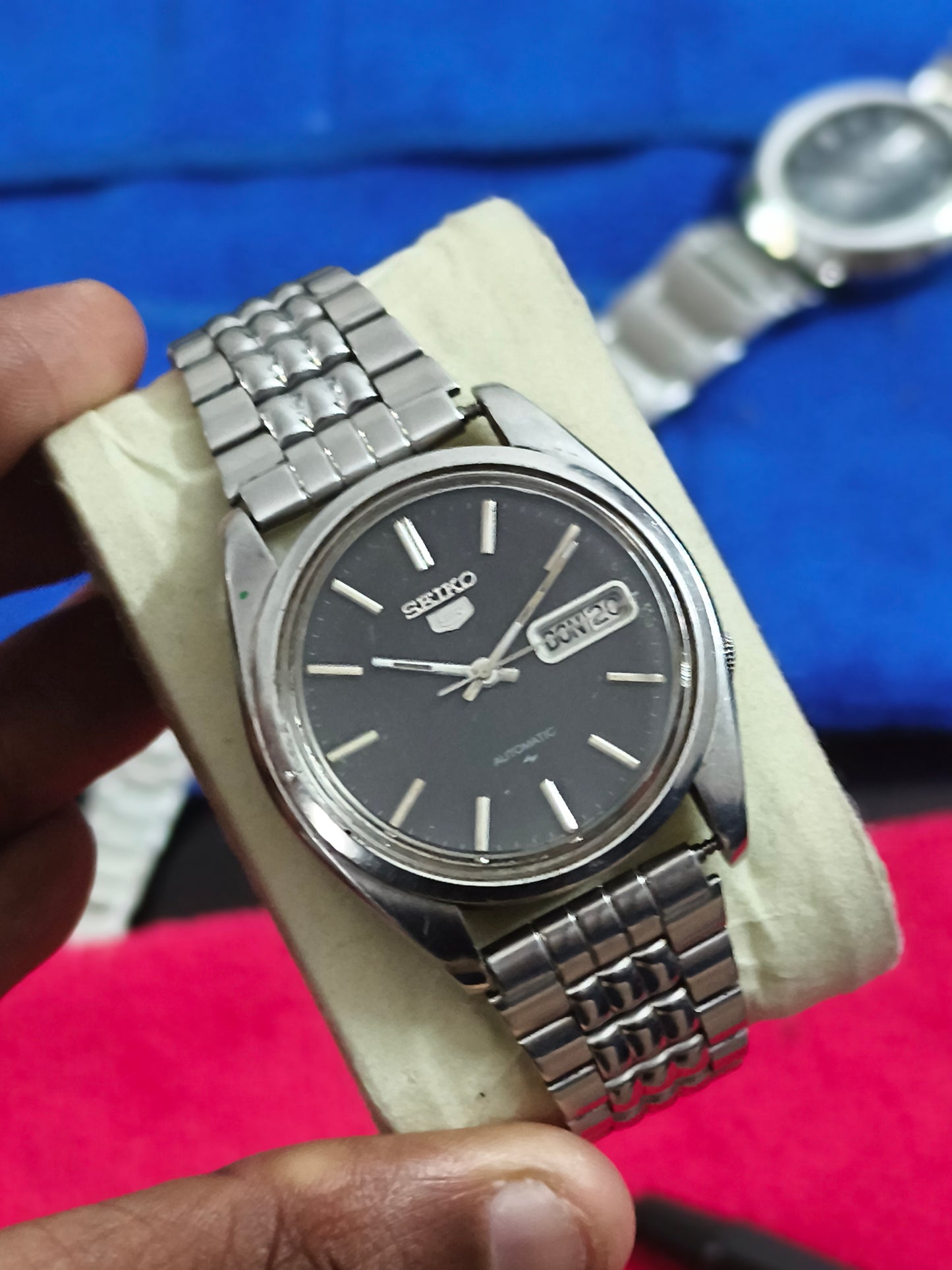 Seiko 5 Automatic Day Date Vintage Watch with Calibre 7009 and Black Dial