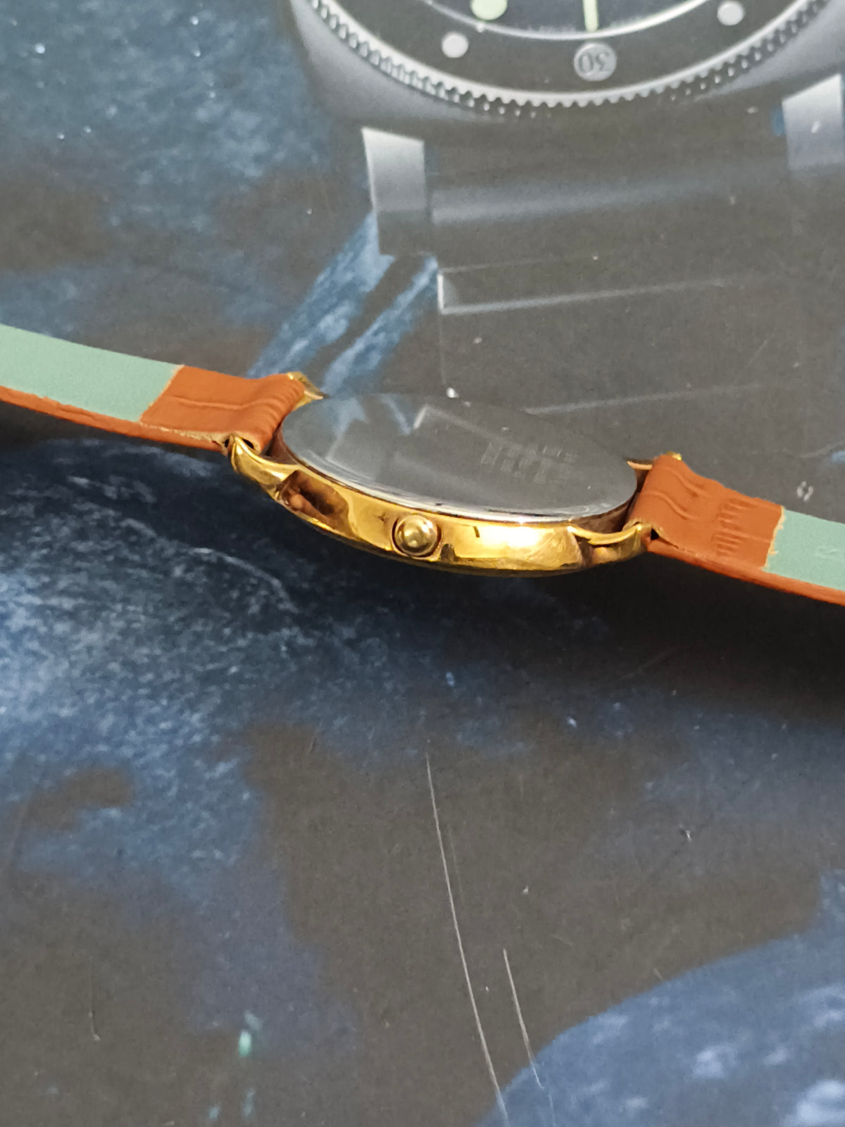Seiko Quartz Ultra-thin Golden Watch with a Dual-tone Dial