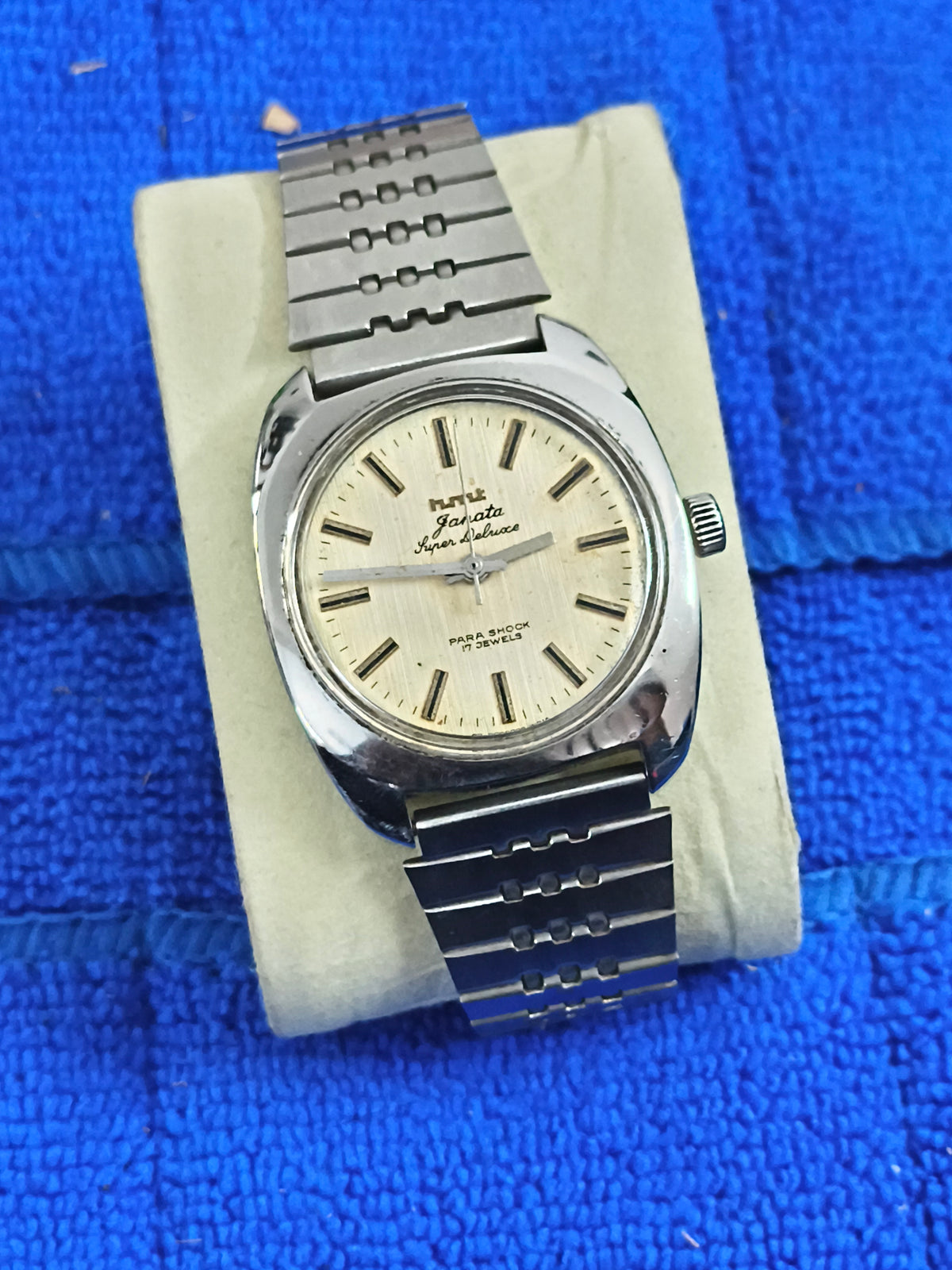 HMT Janata Super De Luxe Hand-wound Vintage Watch with a Linen Dial