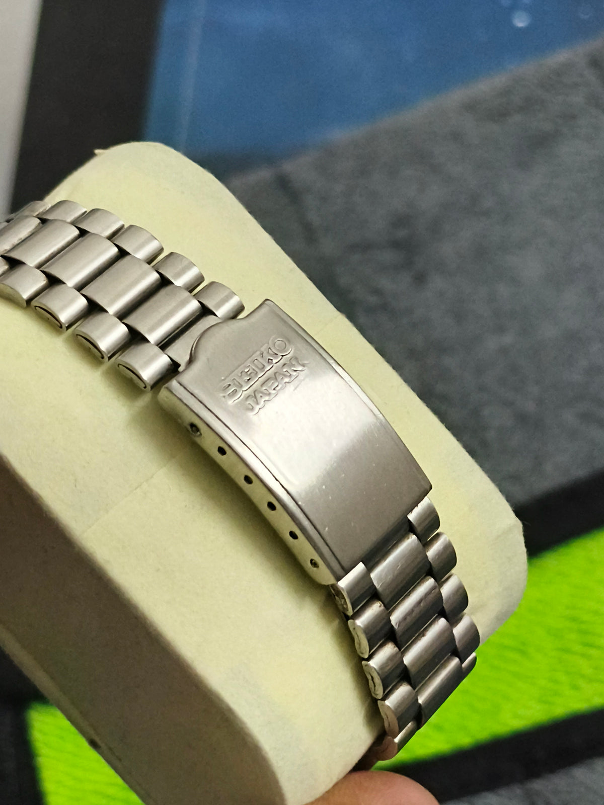 Seiko 5 Vintage Automatic Day Date Watch with a Black Dial with Lumed Hands and Indices