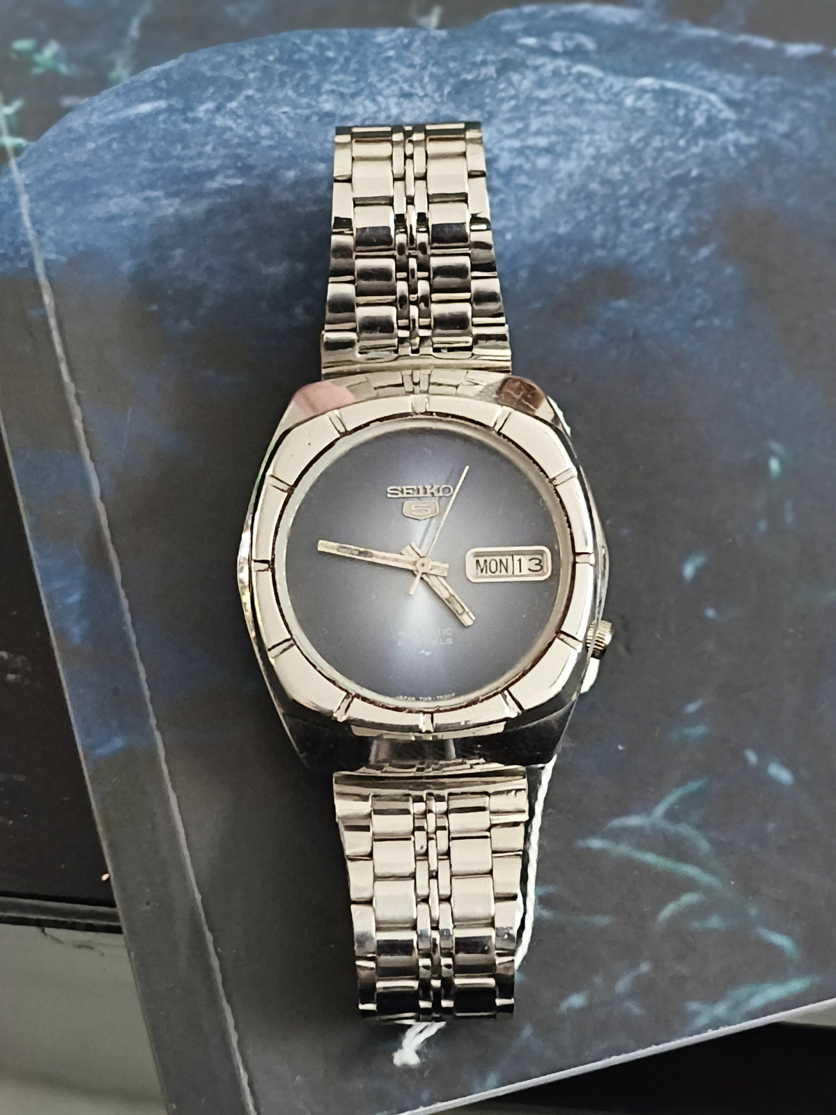 Seiko 5 Automatic Day Date Vintage Watch with a Blueberry Sunburst Gradient Dial, Rare Model