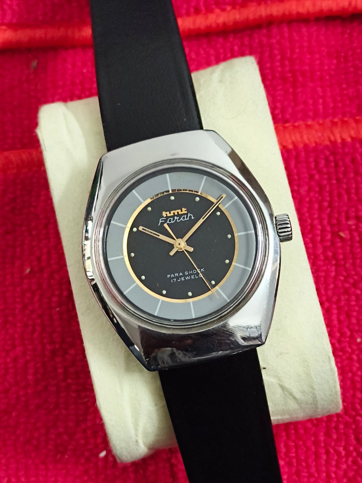 HMT Farah Hand-wound Neo-vintage Watch with a Dual-toned Dial