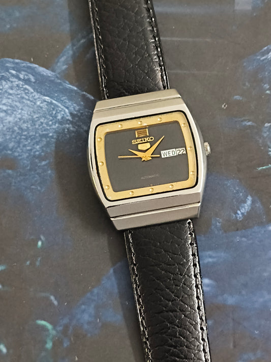 Seiko 5 Automatic Vintage Watch with a TV-Shaped Case and Black Dial
