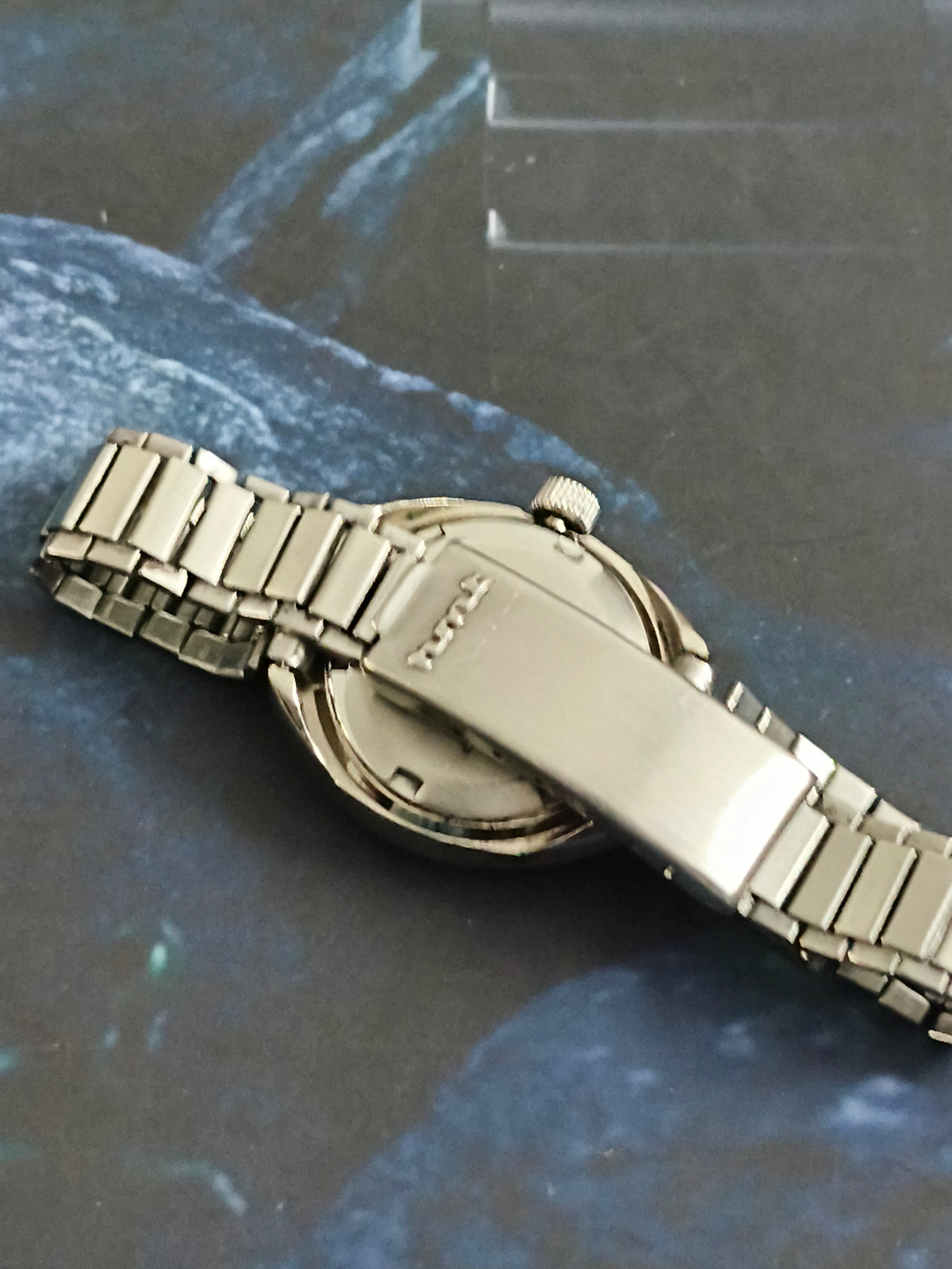 HMT Soumya Hand-wound Lady’s Vintage Watch a Gold-toned Dial