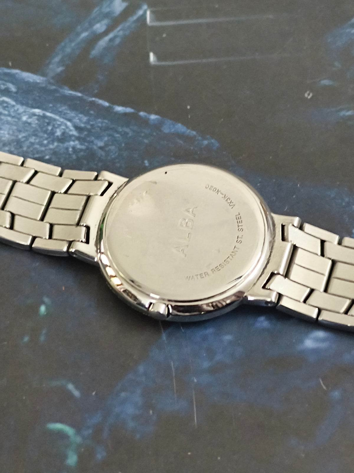 ALBA Quartz Ultra-thin Watch with a Midnight Blue Sunburst Dial