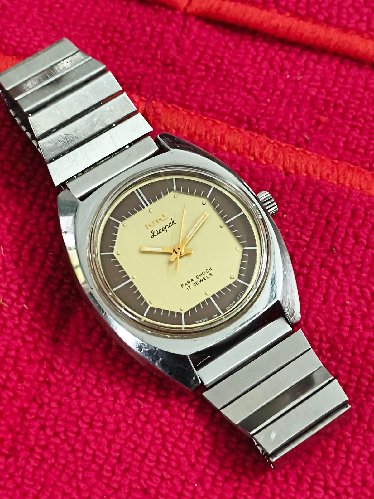 HMT Deepak Hand-wound Vintage Watch with a Dual Tone Dial (gold & brown)