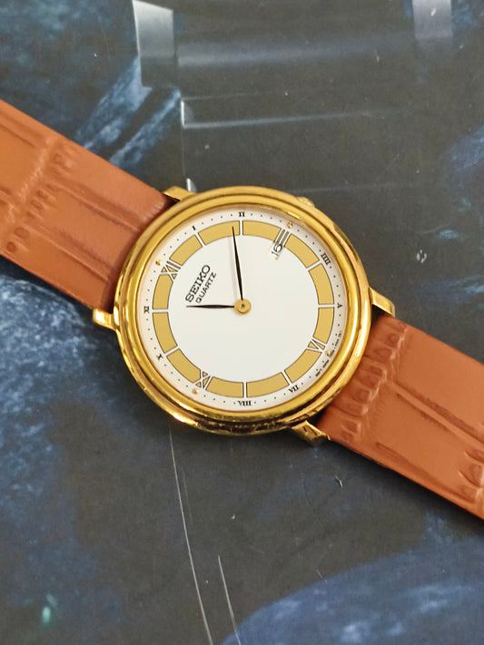 Seiko Quartz Ultra-thin Golden Watch with a Dual-tone Dial