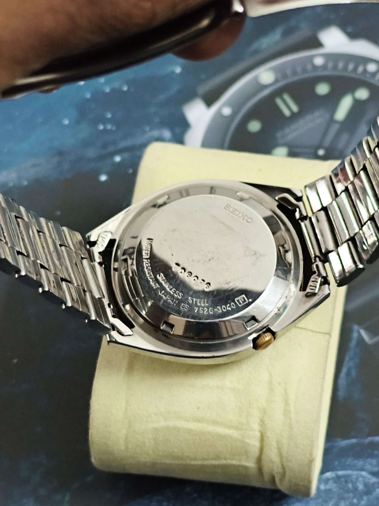Seiko 5 Automatic Vintage Watch with a Brown Horizontal Stripes Pattern Dial