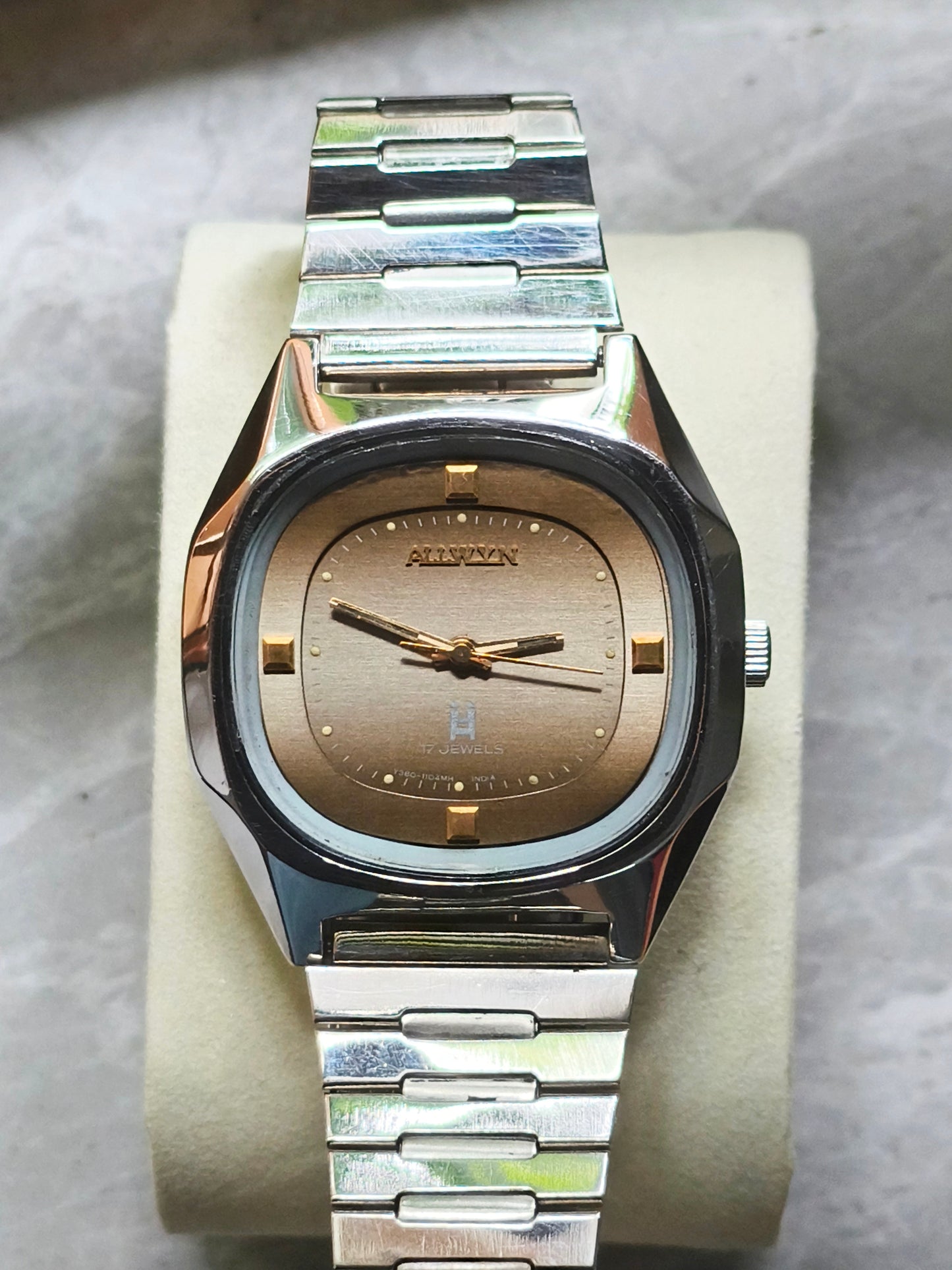 Vintage allwyn hand wound