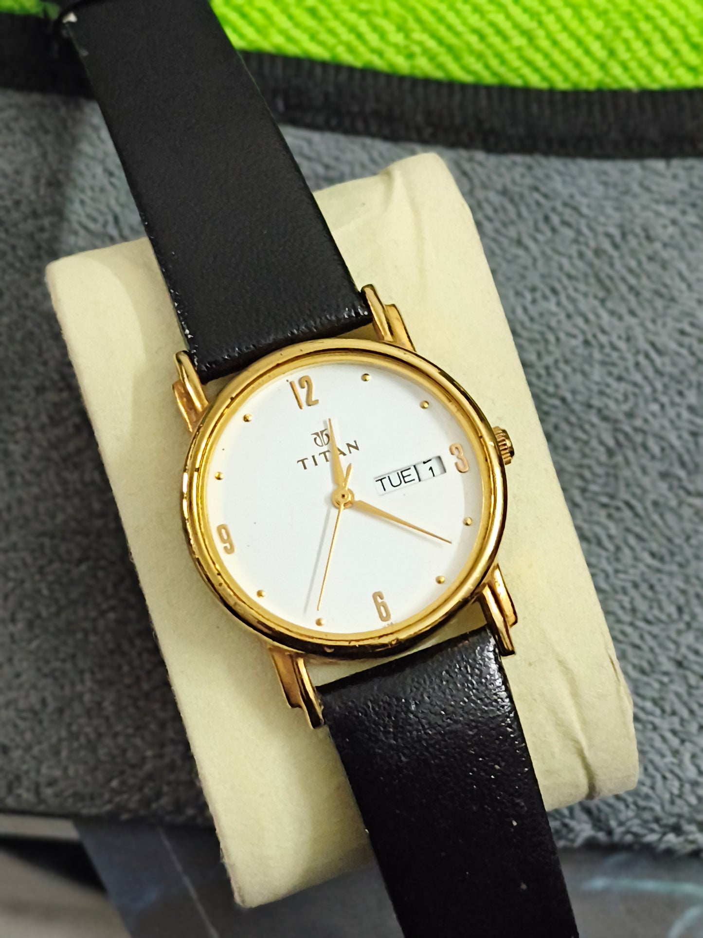 Titan Quartz Day Date 33mm Watch with a Gold-toned Case, Pre-owned