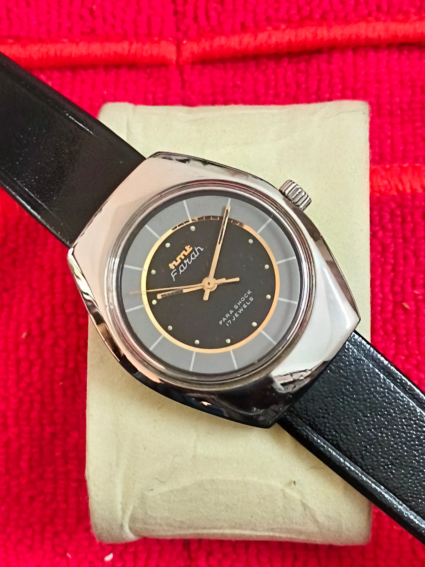 HMT Farah Hand-wound Neo-vintage Watch with a Dual-toned Dial