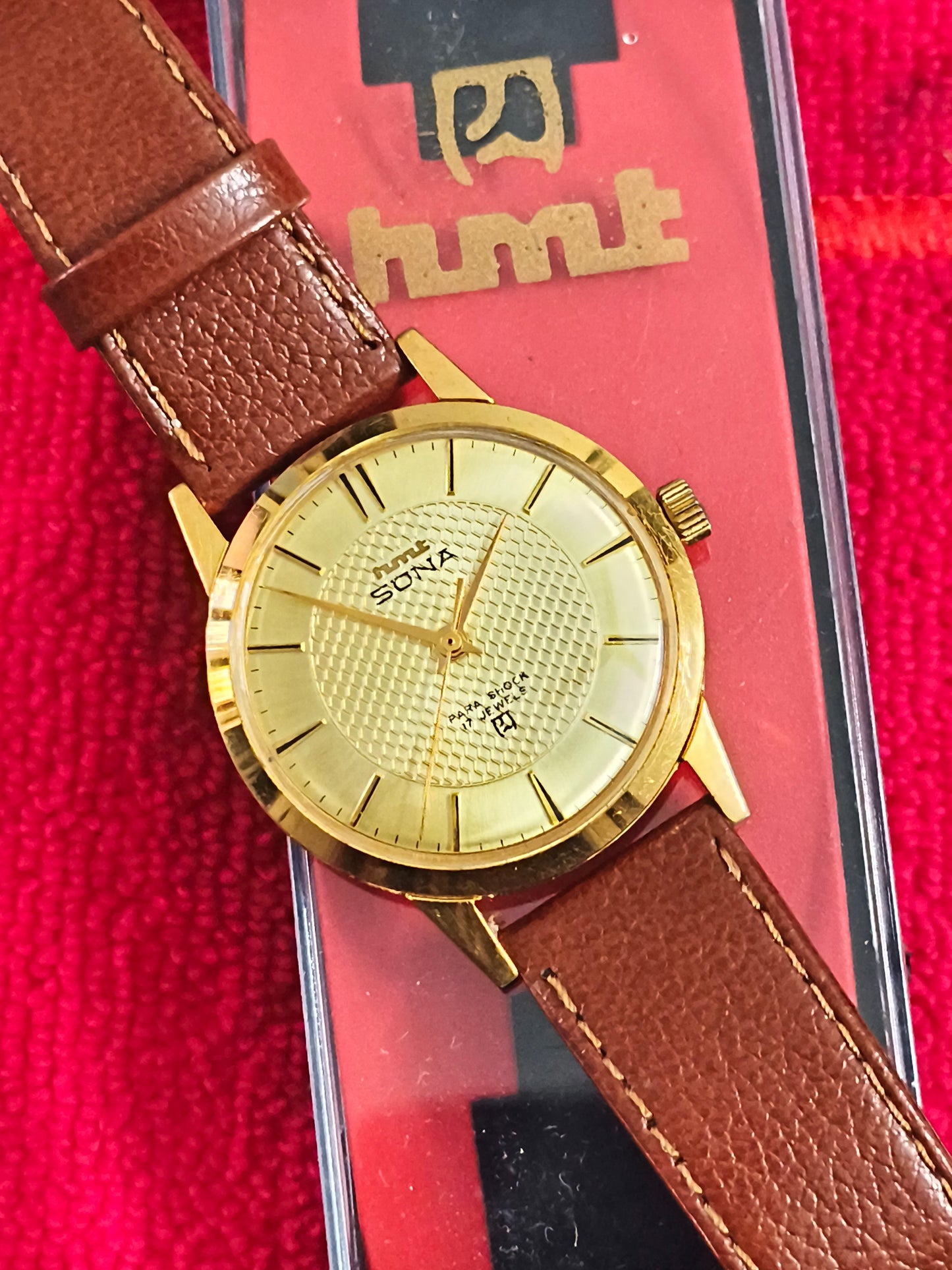 HMT Sona Hand-wound Neo-vintage Watch with a Gold-toned Case and Dial