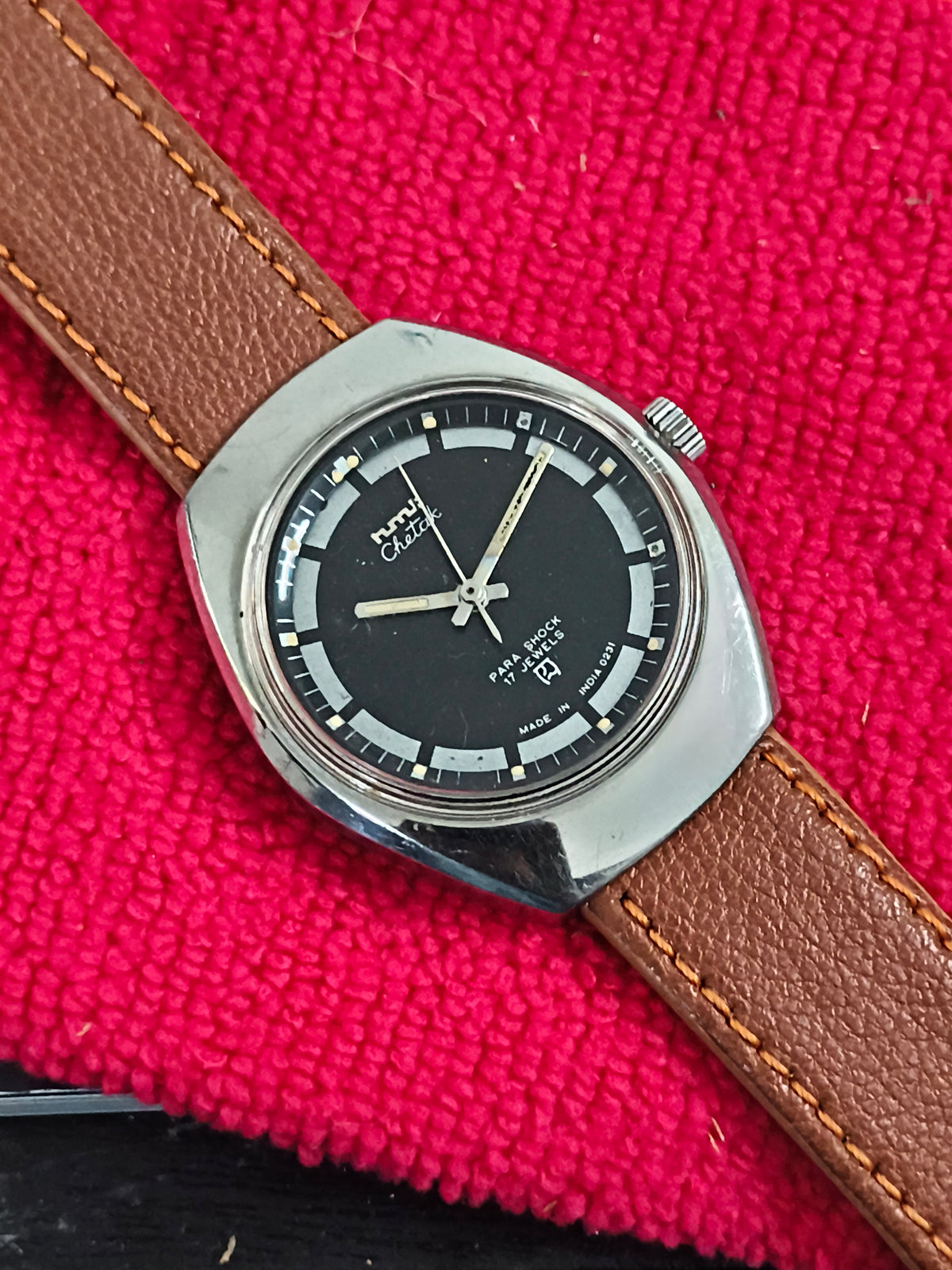 HMT Chetak Hand-wound Vintage Watch with a Dual Tone Dial (Black and White)