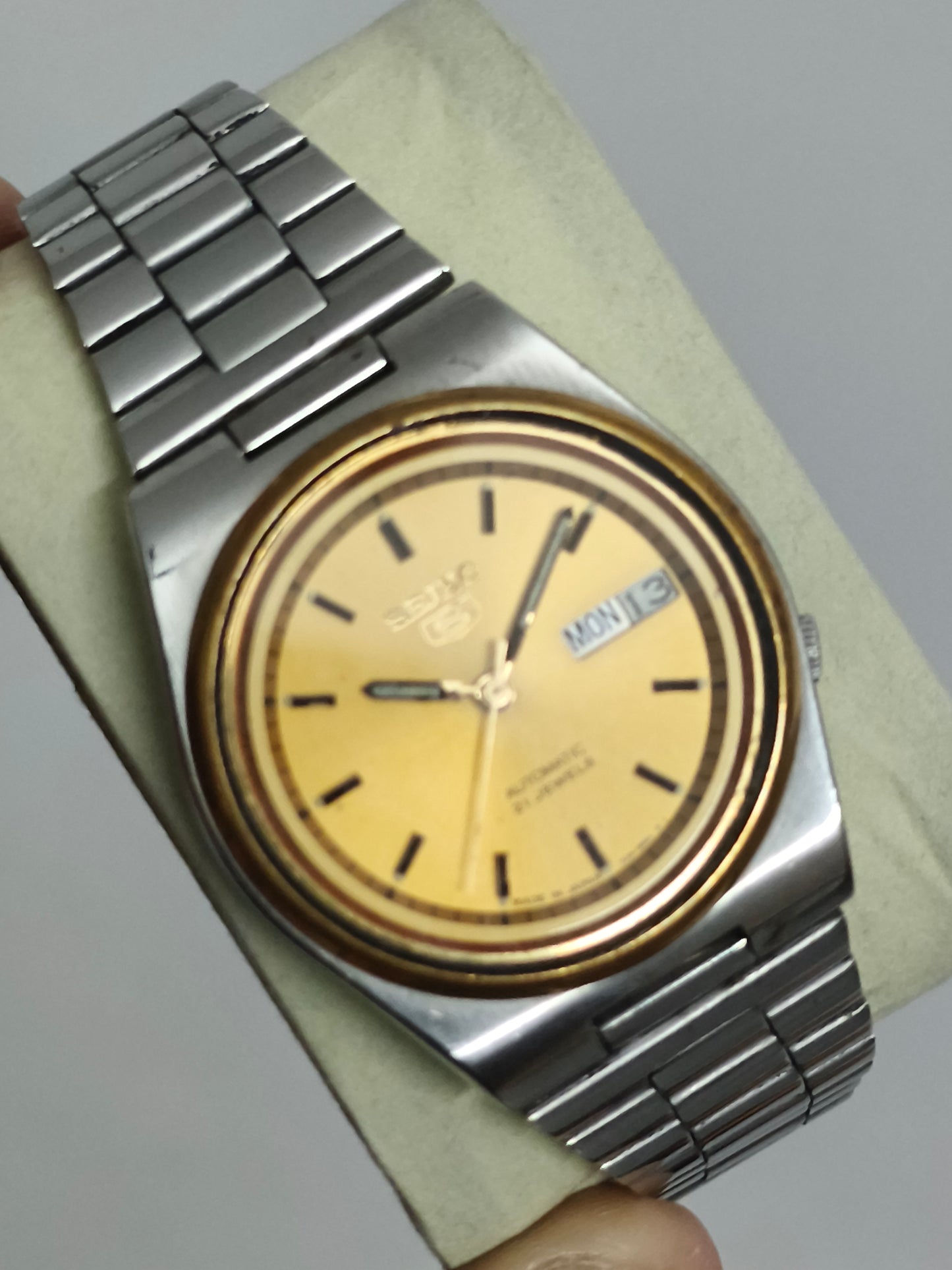 Seiko 5 Automatic Day Date Vintage Watch with Gold-toned Dial and Bezel