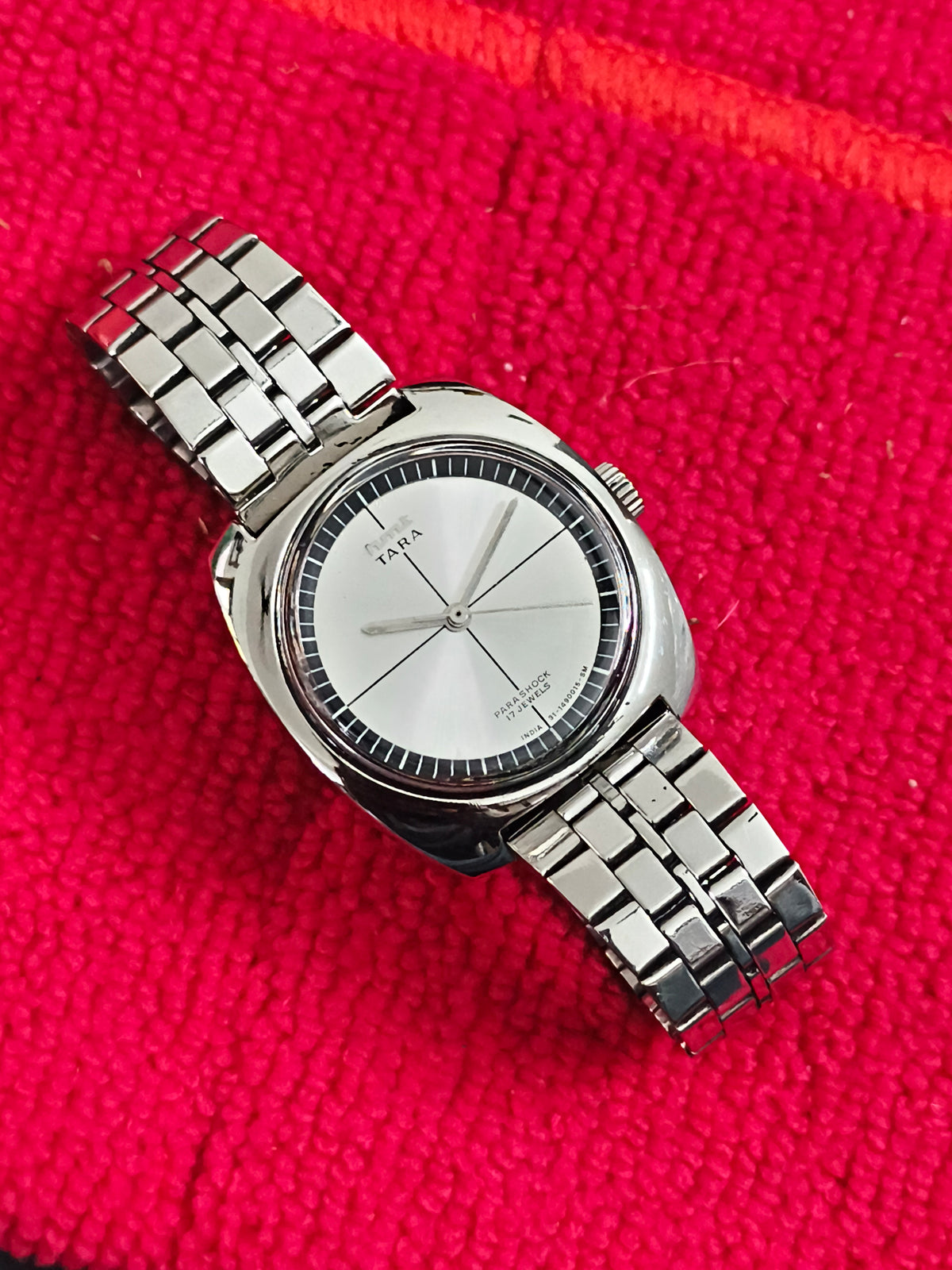 HMT Tara Hand-wound Vintage Watch with a Silver-toned Crosshair Pattern Dial