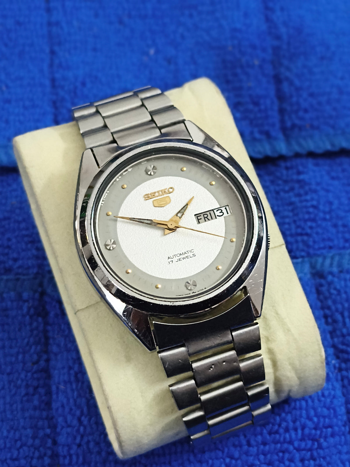 Seiko 5 Automatic Day Date Bullseye 37mm Watch, Rare Model, Mint Condition
