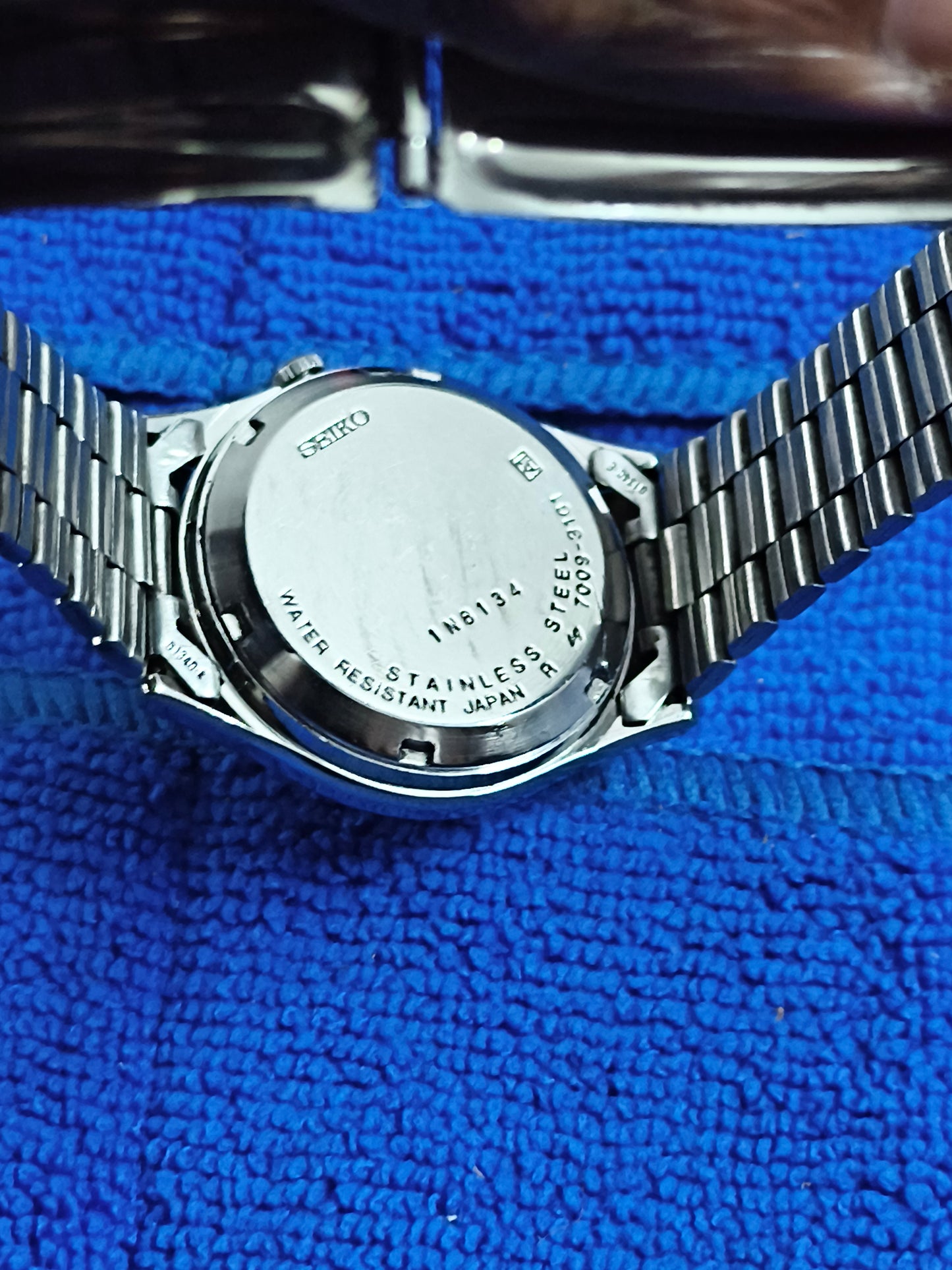 Seiko 5 Vintage Automatic Day Date Watch, White Dial with Diagonal Lines Pattern