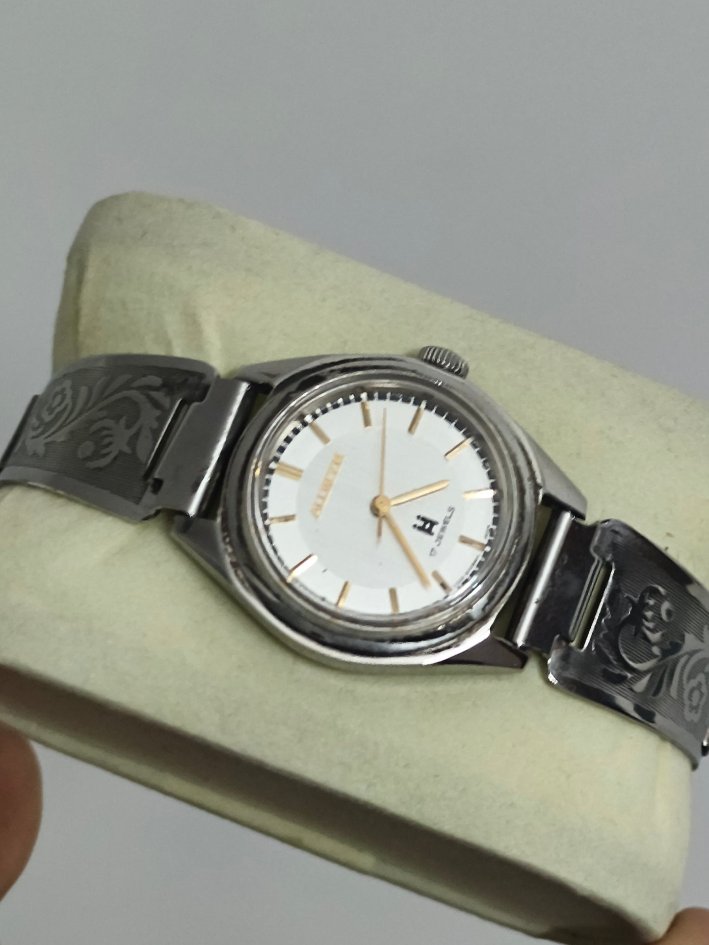 Allwyn Hand-wound Watch for Women