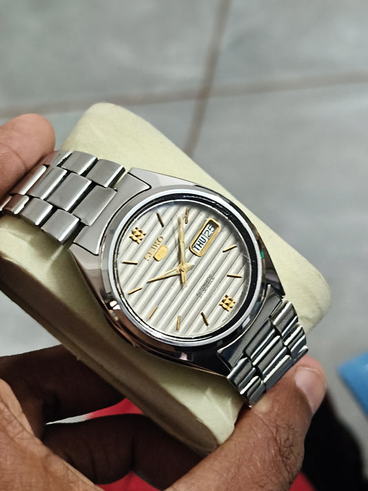 Seiko 5 Automatic Vintage Watch with a Brown Horizontal Stripes Pattern Dial