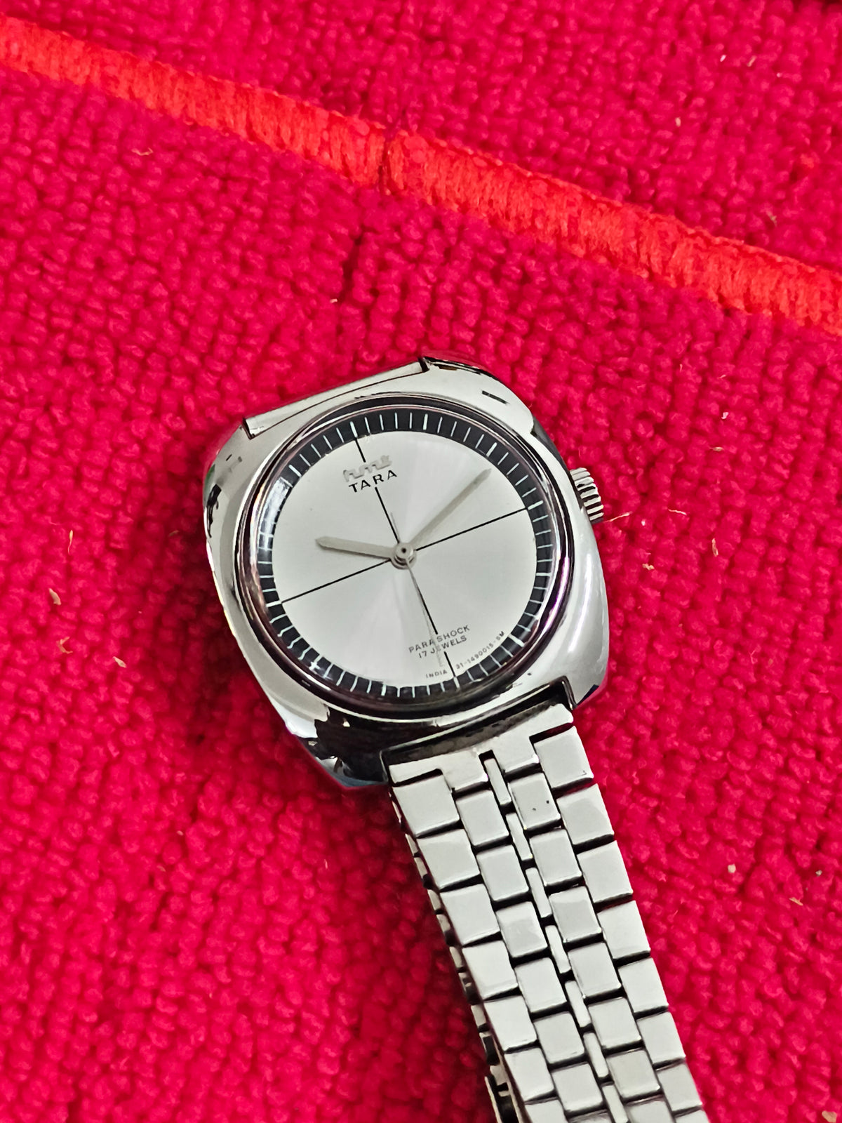 HMT Tara Hand-wound Vintage Watch with a Silver-toned Crosshair Pattern Dial