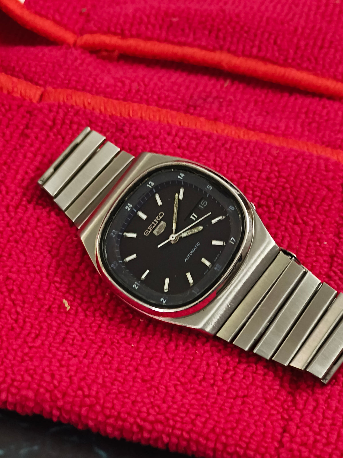Seiko 5 Vintage Automatic Day Date 24-H Version with a Black Dial