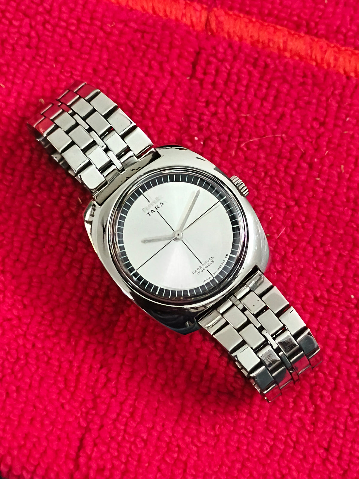 HMT Tara Hand-wound Vintage Watch with a Silver-toned Crosshair Pattern Dial