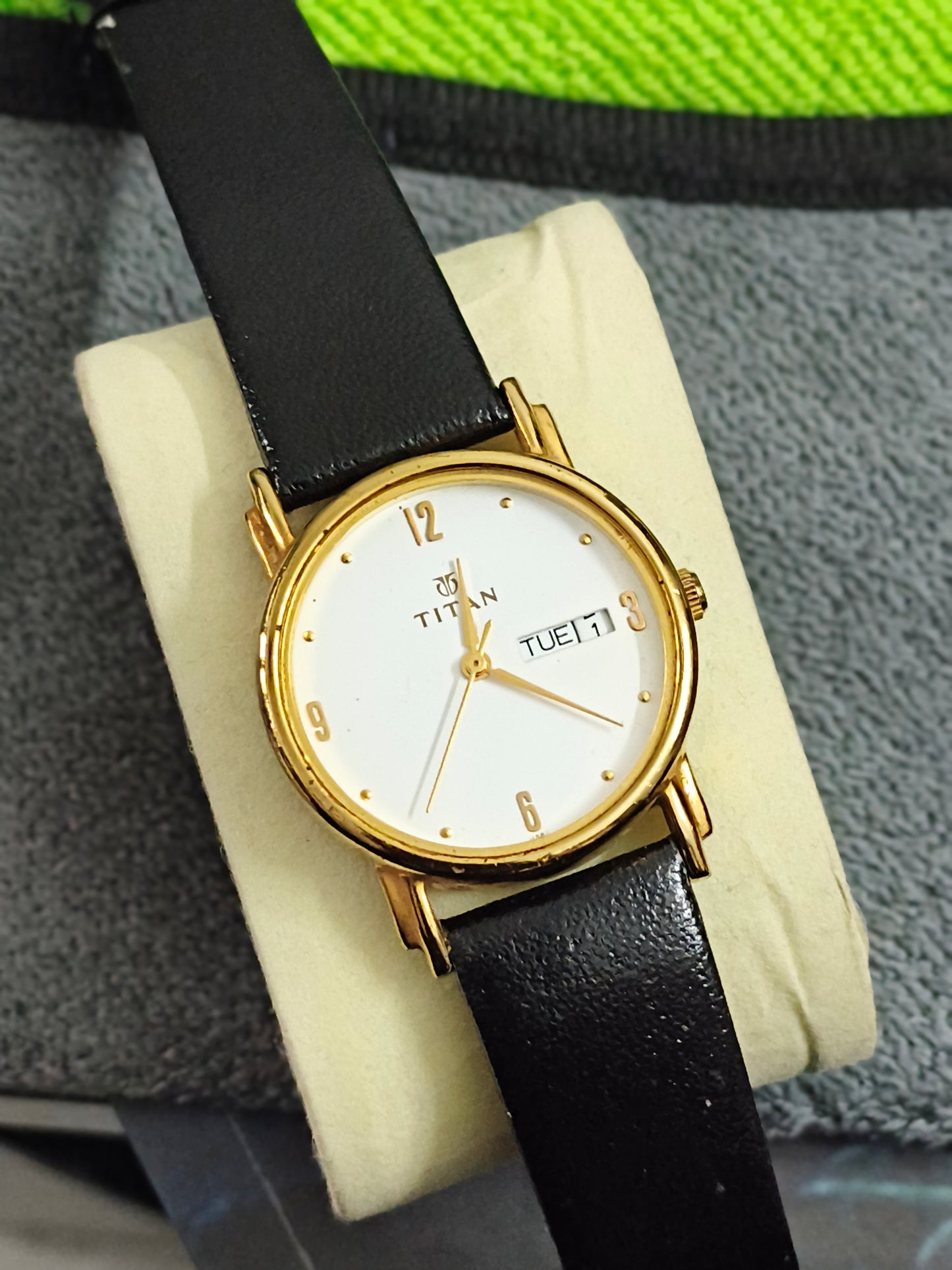 Titan Quartz Day Date 33mm Watch with a Gold-toned Case, Pre-owned