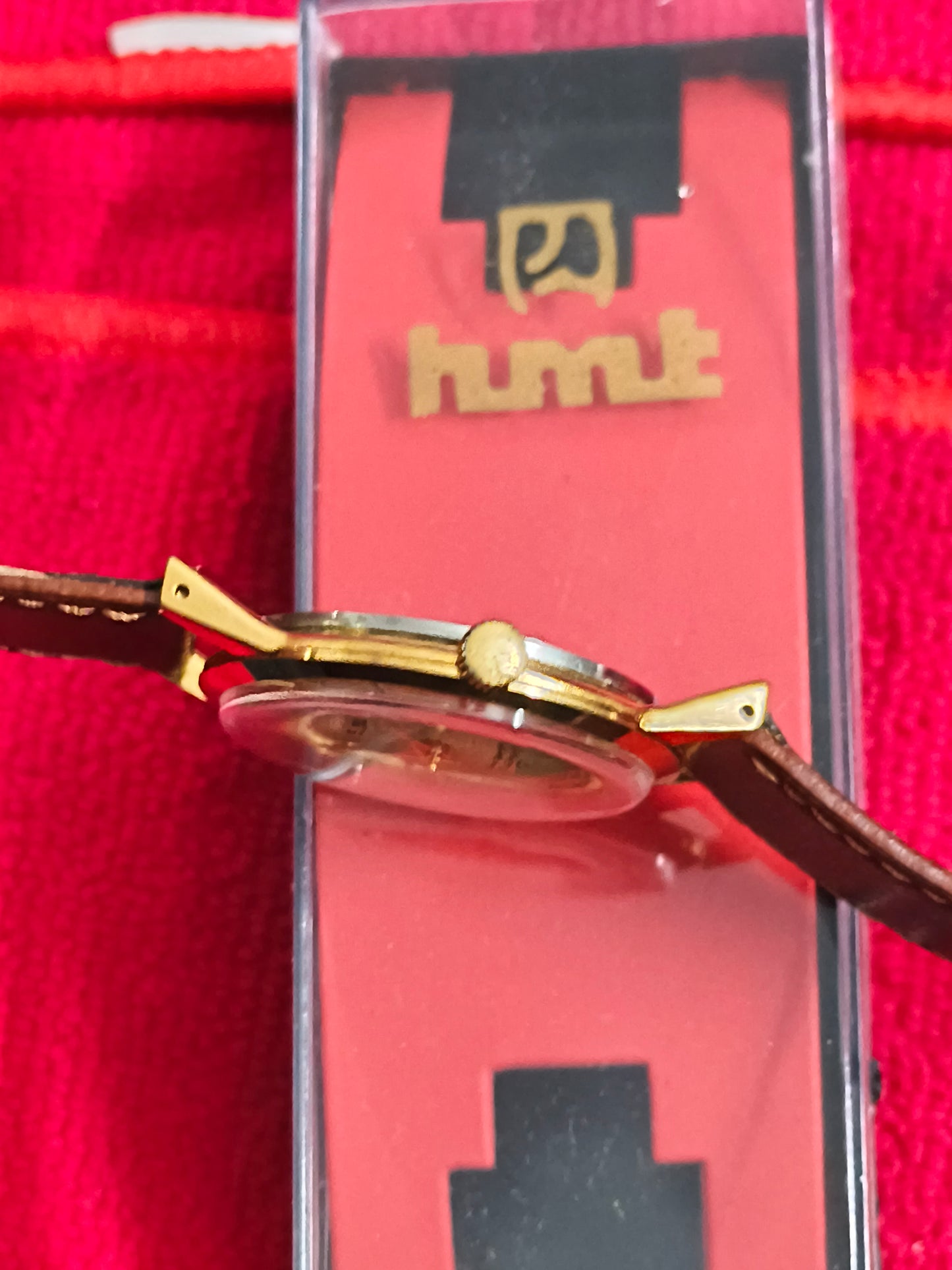 HMT Sona Hand-wound Neo-vintage Watch with a Gold-toned Case and Dial