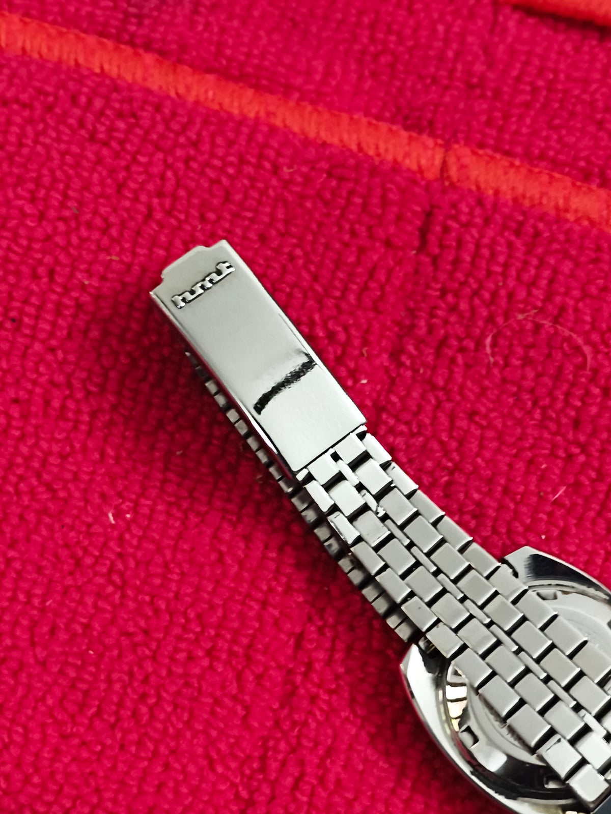 HMT Tara Hand-wound Vintage Watch with a Silver-toned Crosshair Pattern Dial