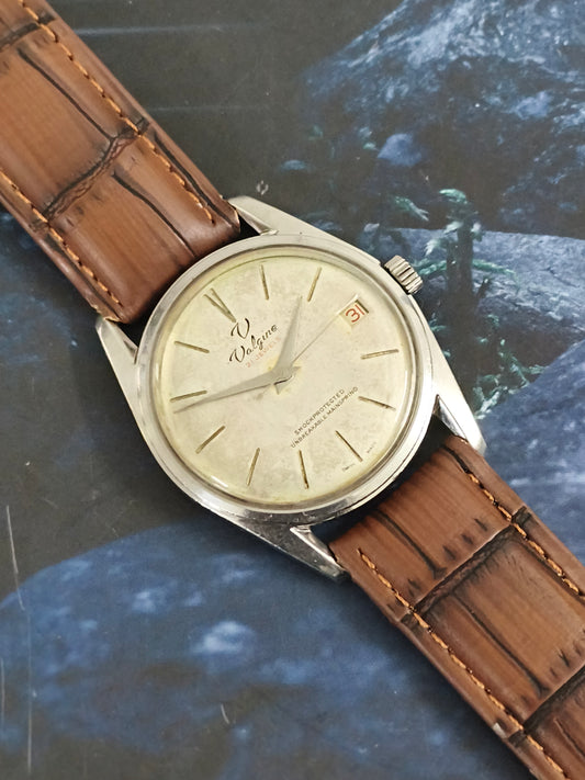 Valgine Swiss Made Mechanical Hand-wound Vintage Watch with a Silver-toned Patina Dial
