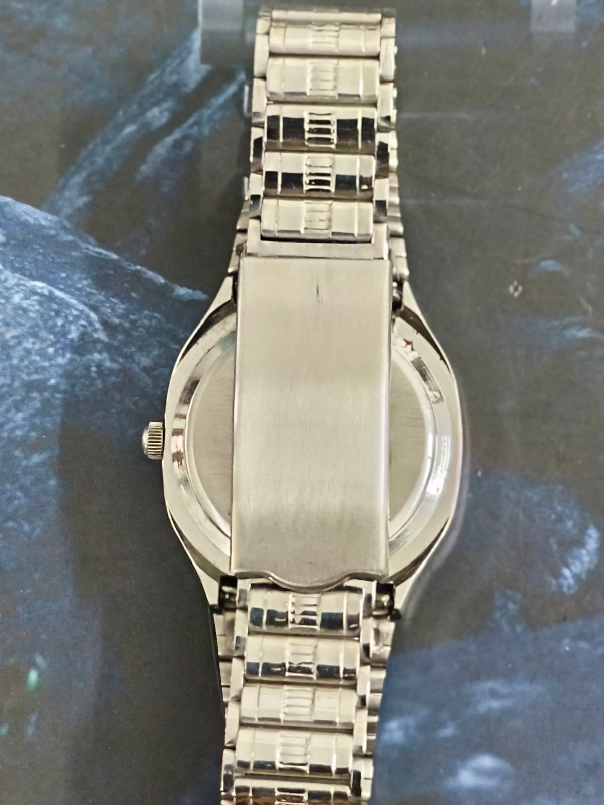 HMT HQ Quartz Neo-Vintage Watch with a White Graph Dial