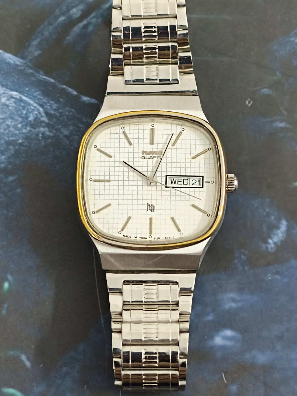 HMT HQ Quartz Neo-Vintage Watch with a White Graph Dial