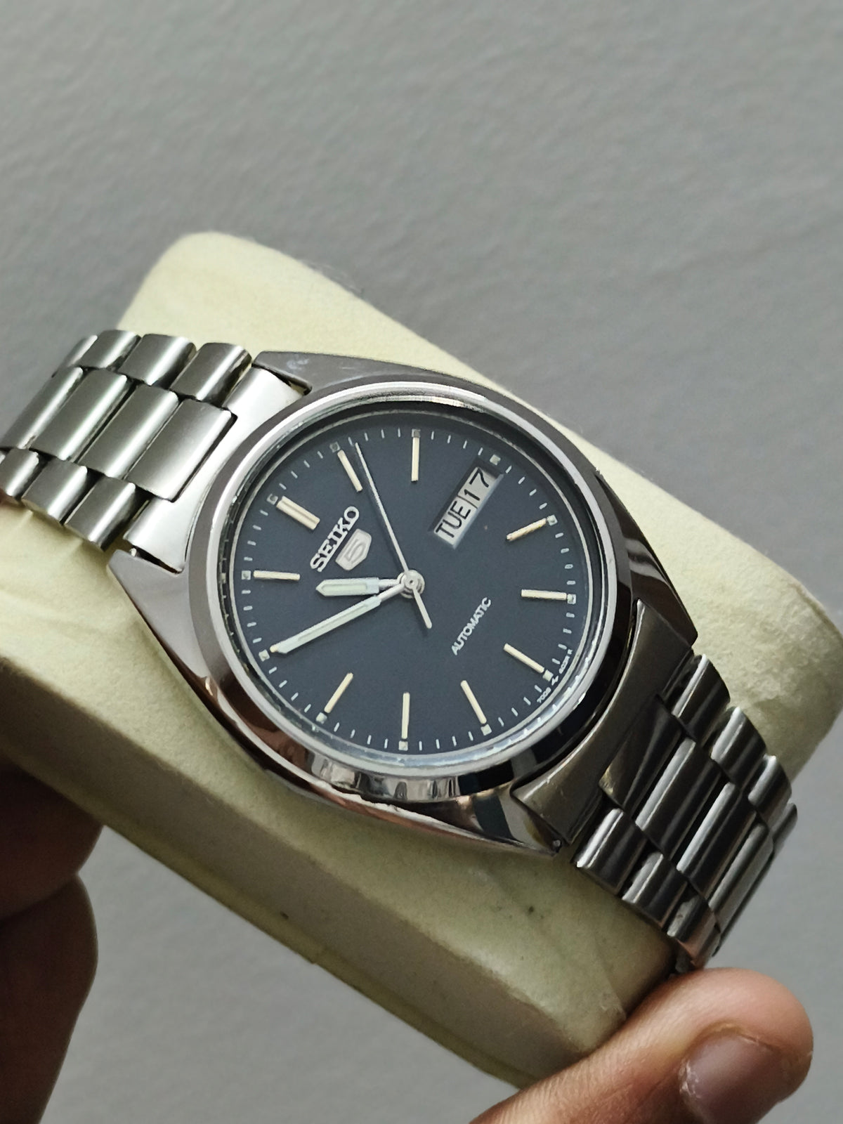 Seiko 5 Automatic Day Date Vintage Watch with a Blue Vertically Brushed Dial