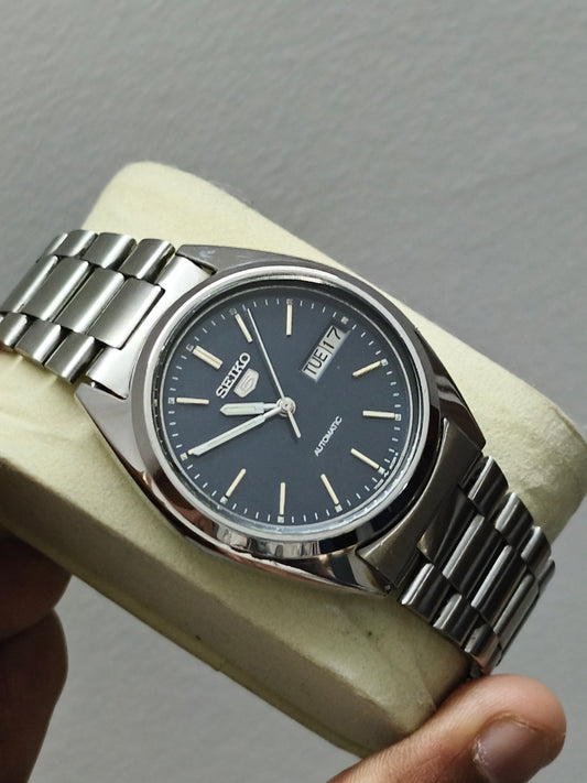 Seiko 5 Automatic Day Date Vintage Watch with a Blue Vertically Brushed Dial
